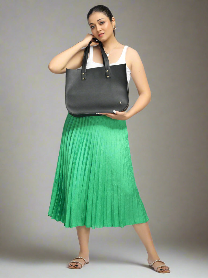 black tote bag